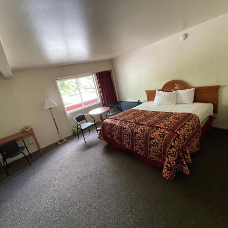 Vibe Inn - Whirlpools Suites - Lyons Esterno foto