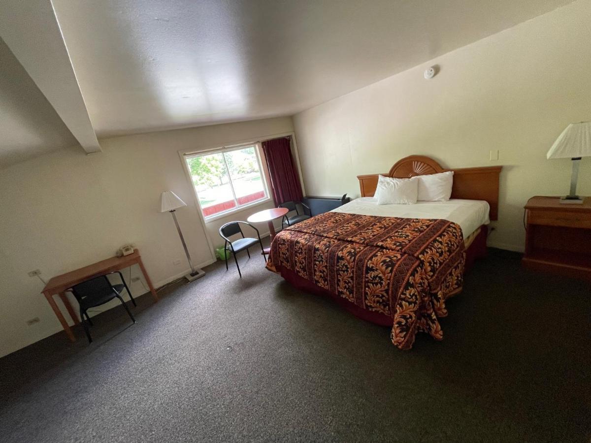 Vibe Inn - Whirlpools Suites - Lyons Esterno foto