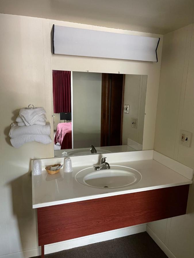 Vibe Inn - Whirlpools Suites - Lyons Esterno foto