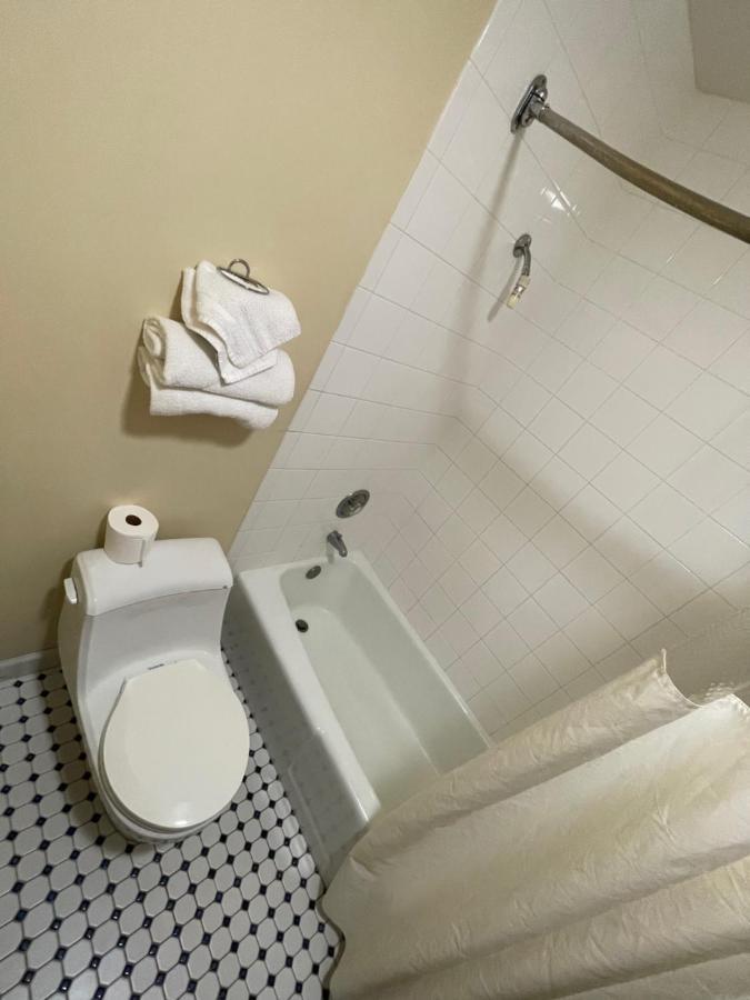 Vibe Inn - Whirlpools Suites - Lyons Esterno foto