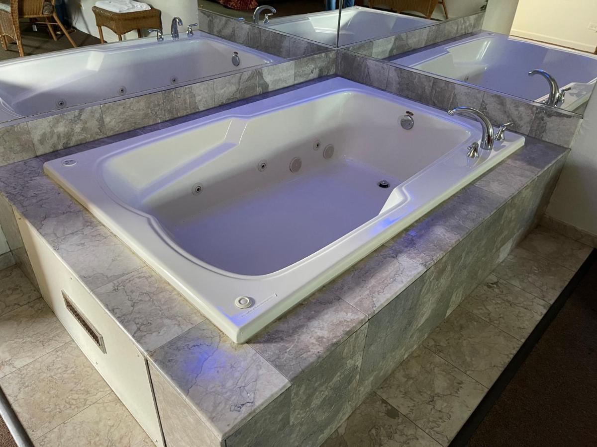 Vibe Inn - Whirlpools Suites - Lyons Esterno foto