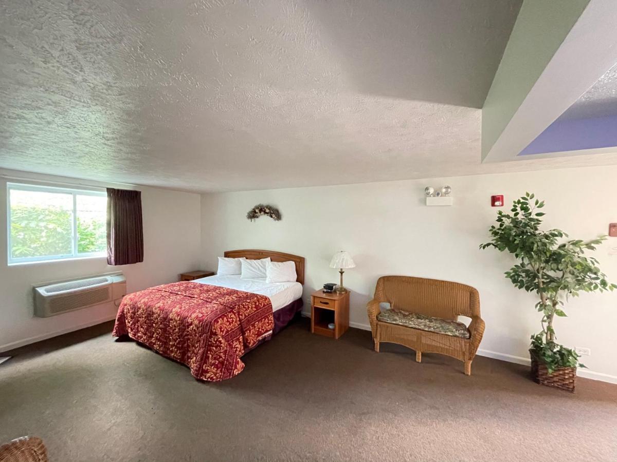 Vibe Inn - Whirlpools Suites - Lyons Esterno foto