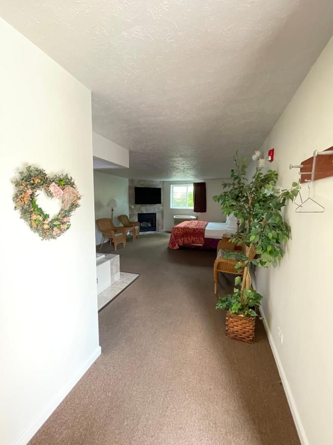 Vibe Inn - Whirlpools Suites - Lyons Esterno foto
