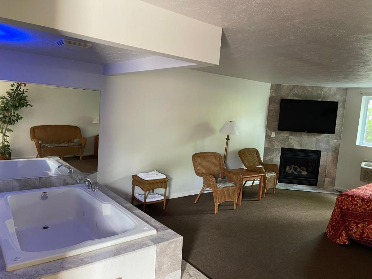 Vibe Inn - Whirlpools Suites - Lyons Esterno foto