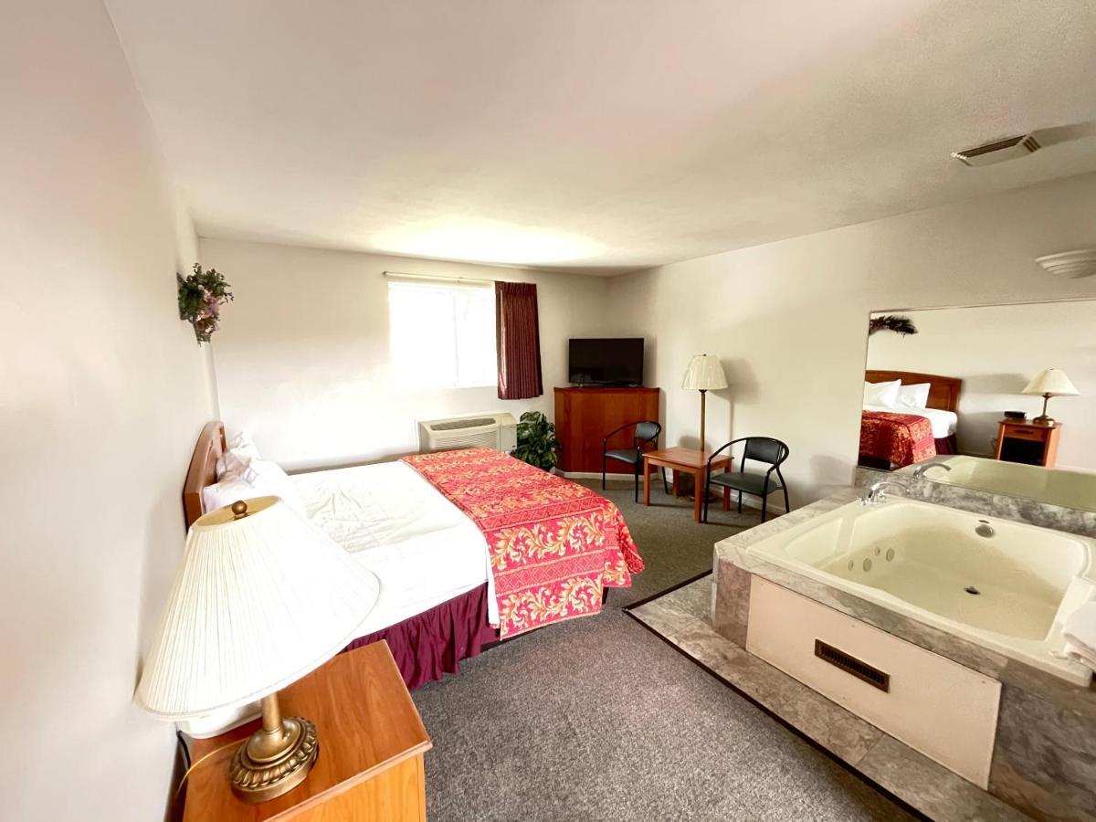 Vibe Inn - Whirlpools Suites - Lyons Esterno foto