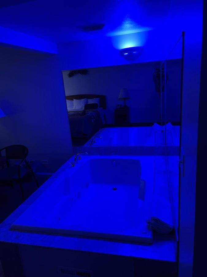 Vibe Inn - Whirlpools Suites - Lyons Esterno foto